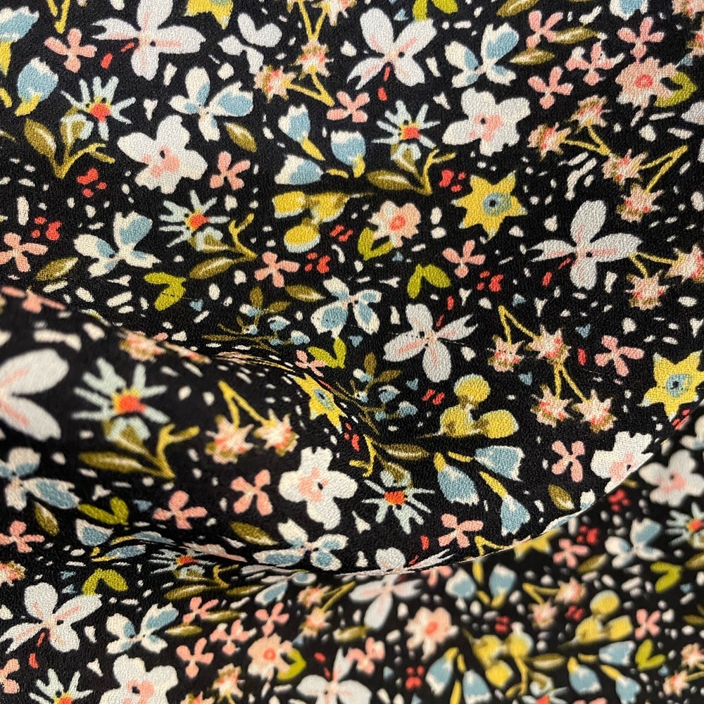 LOFT women’s Flutter sleeve shirt. Floral. Size Medium. 100% Rayon - Picture 7 of 12